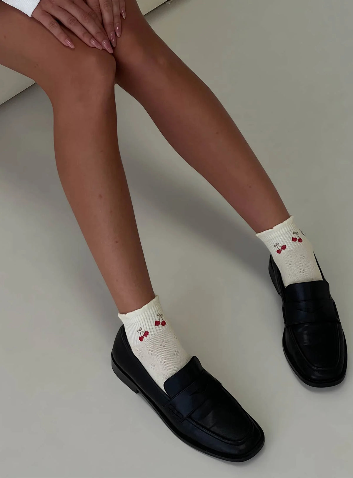 Vesira Frill Socks Cherry